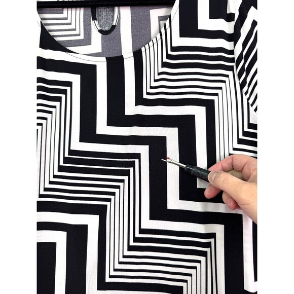 Chicos 3 Black White Geometric Asymmetrical Tunic Top 3/4 Sleeve Stretch - Picture 13 of 14